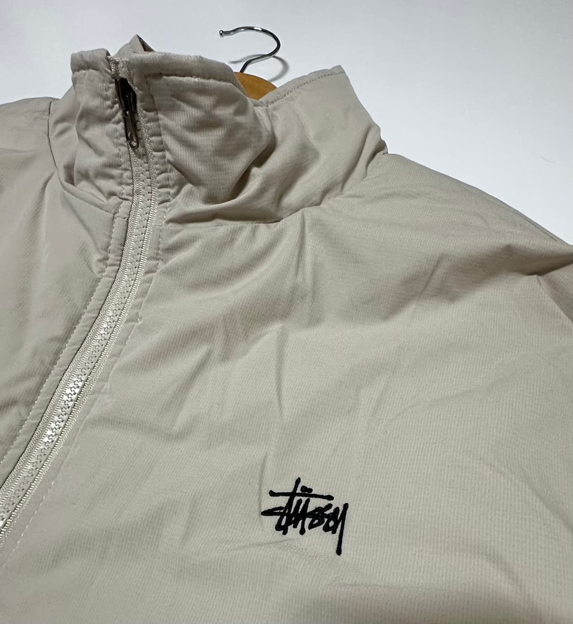 스투시 베이지 패딩 점퍼 상품이미지3