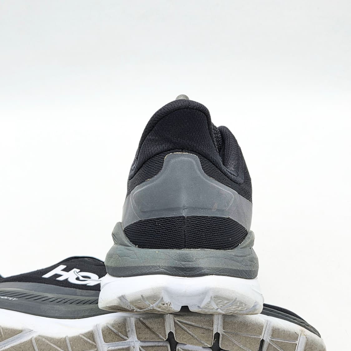  호카 마하4 검/흰 (275)  상품이미지2