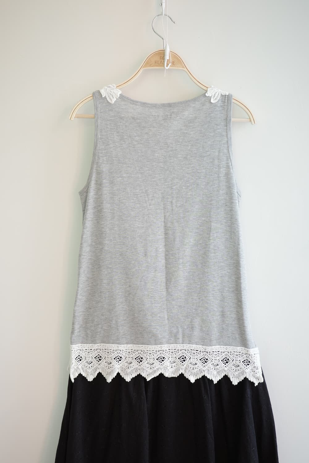 LEPSIM 
• 그레이 자수 슬리브리스 상품이미지8