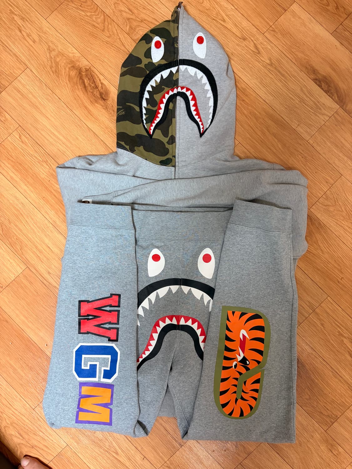 베이프 반카모 샤크 후드집업+바지 상품이미지1