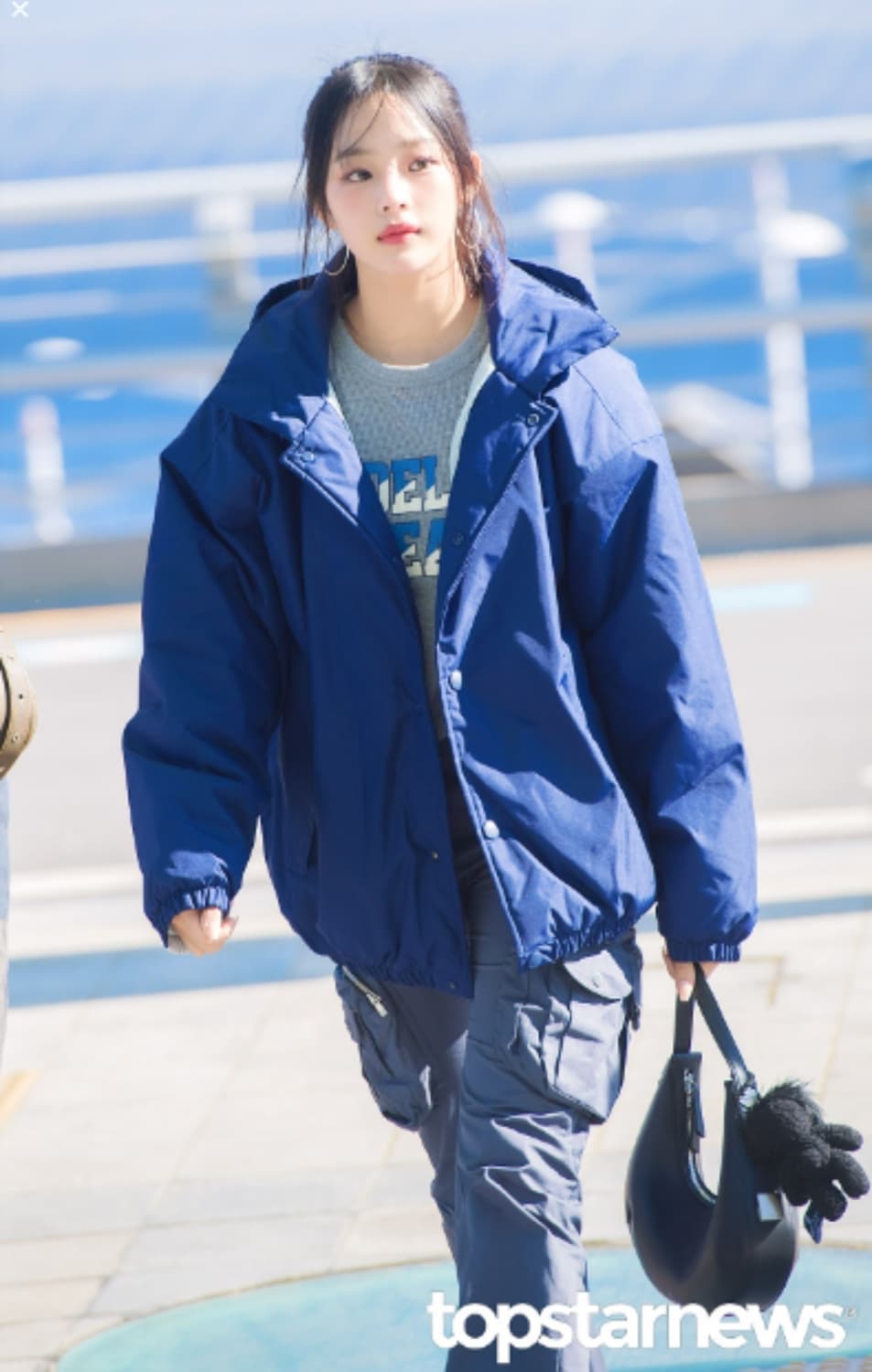 뉴진스 민지 나이키 솔로 스우시 푸퍼 재킷  상품이미지1