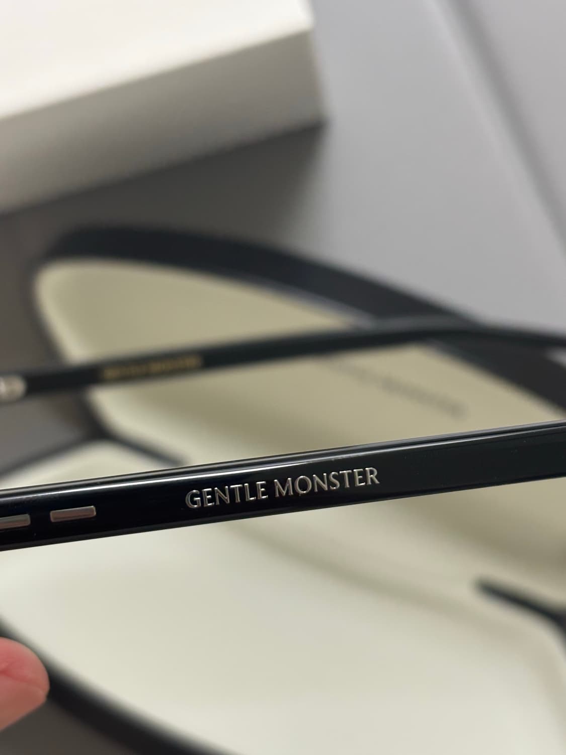 (os) 젠틀몬스터 파니니 안경 카리나 착용 상품이미지7