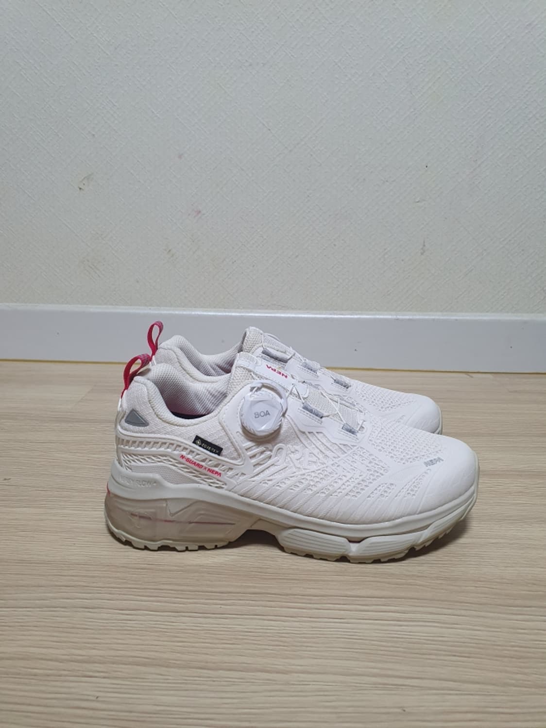 네파 고어텍스 여성 트레킹화 250 상품이미지1