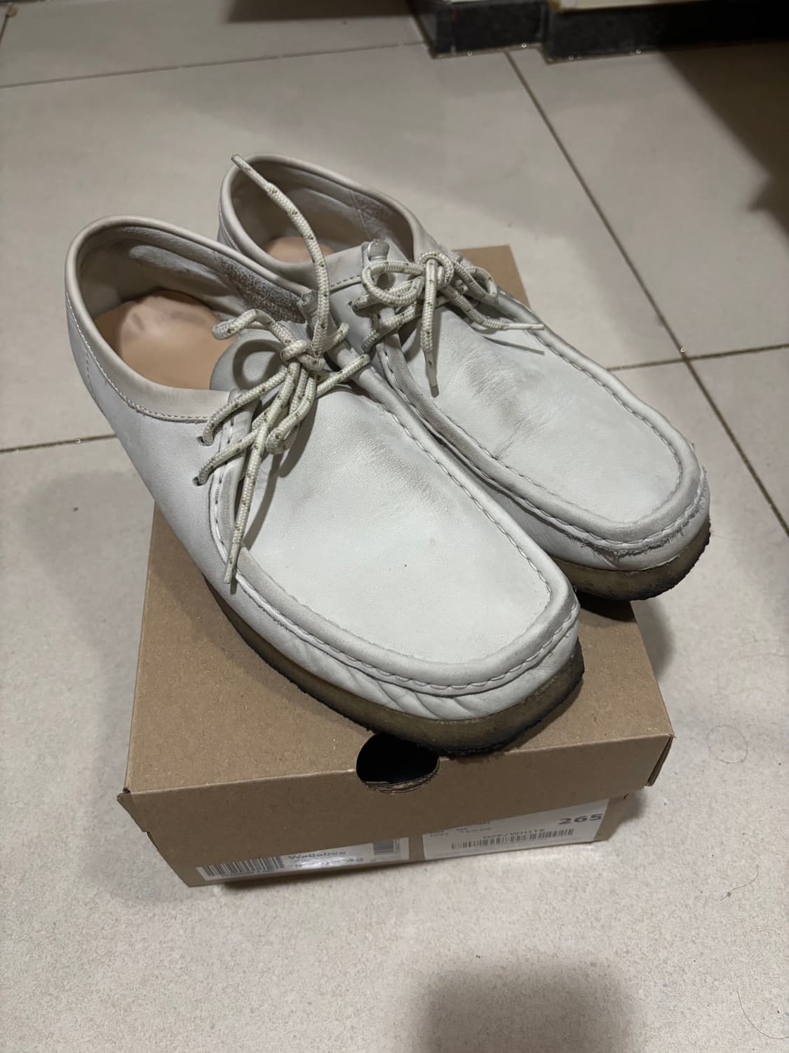 [265] 클락스 왈라비 누벅가죽 화이트   상품이미지1