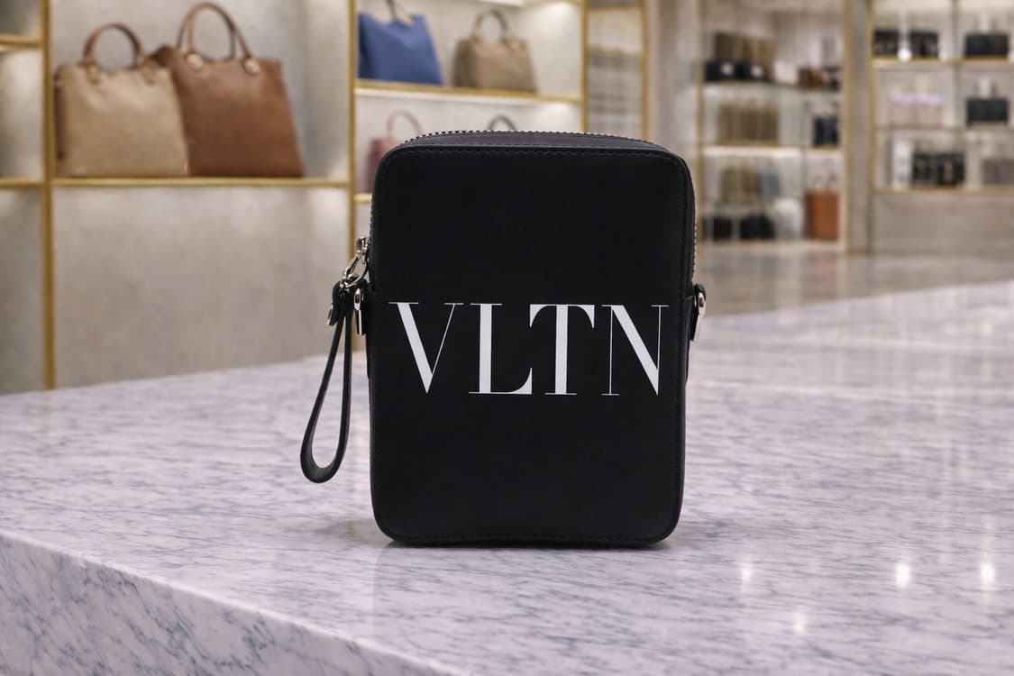 [S급] 발렌티노 VLTN 로고 레더 크로스백 판매합니다!!! 상품이미지1