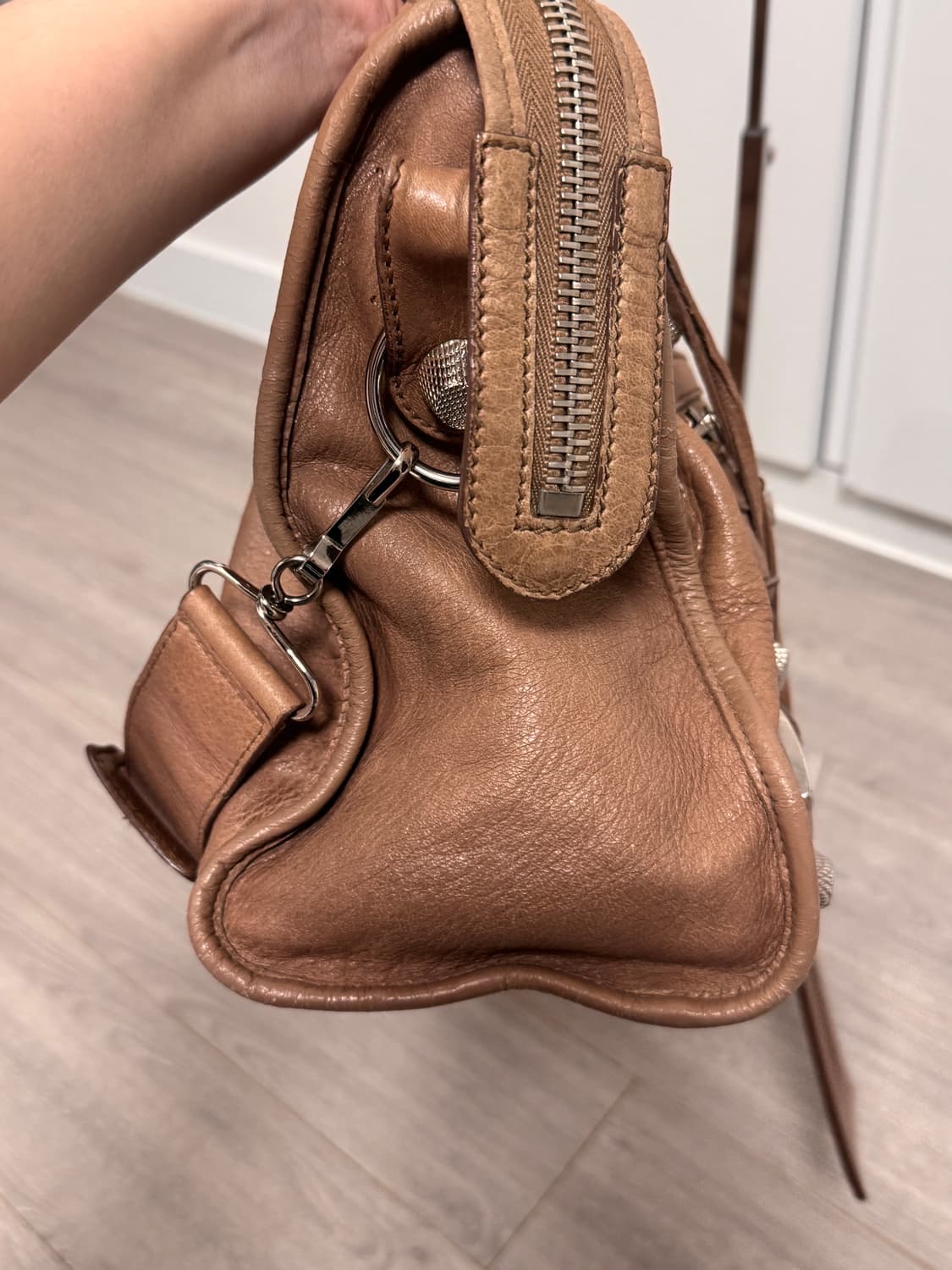 발렌시아가 자이언트 모터백 미디움 은장 브라운 상태A- 상품이미지7