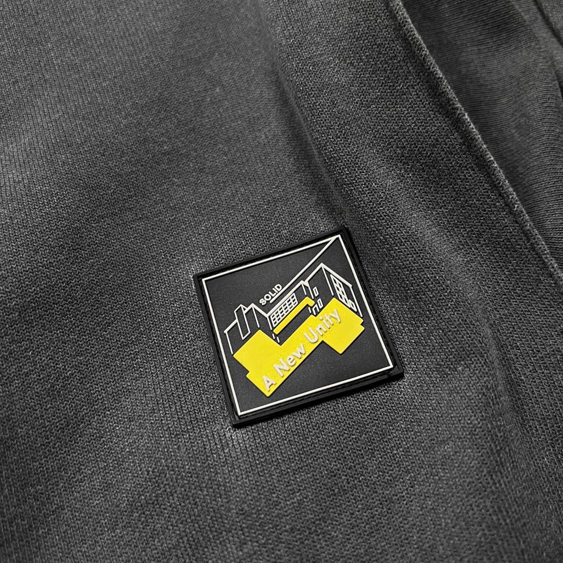 솔리드옴므 20FW 그레이 맨투맨 상품이미지4