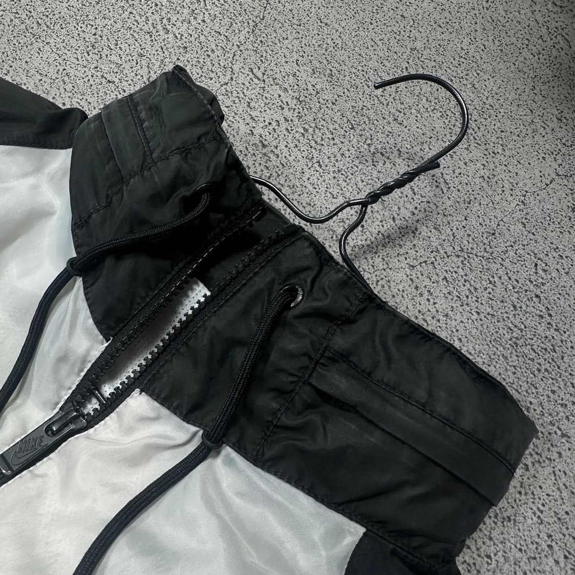 ✨ (바배) 나이키 빅로고 배색 윈드러너 오레오 검흰 바람막이 상품이미지6