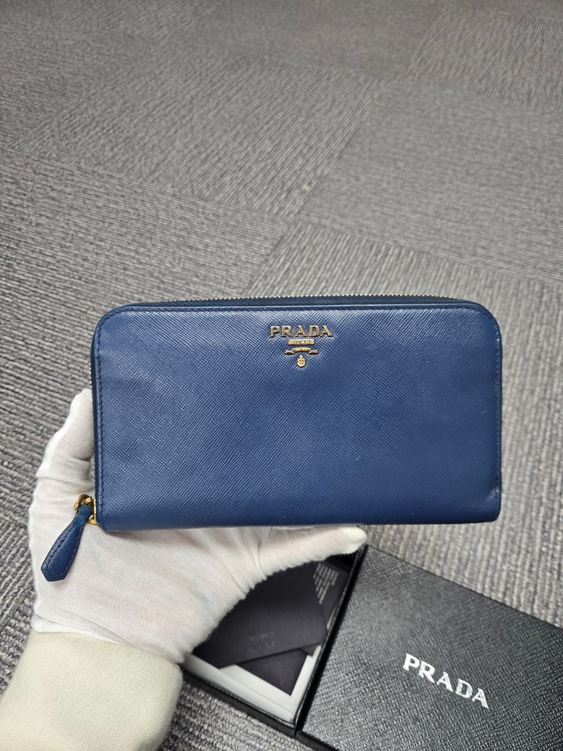 [특가][정품] 프라다 사피아노 지퍼돌이 장지갑 상품이미지1