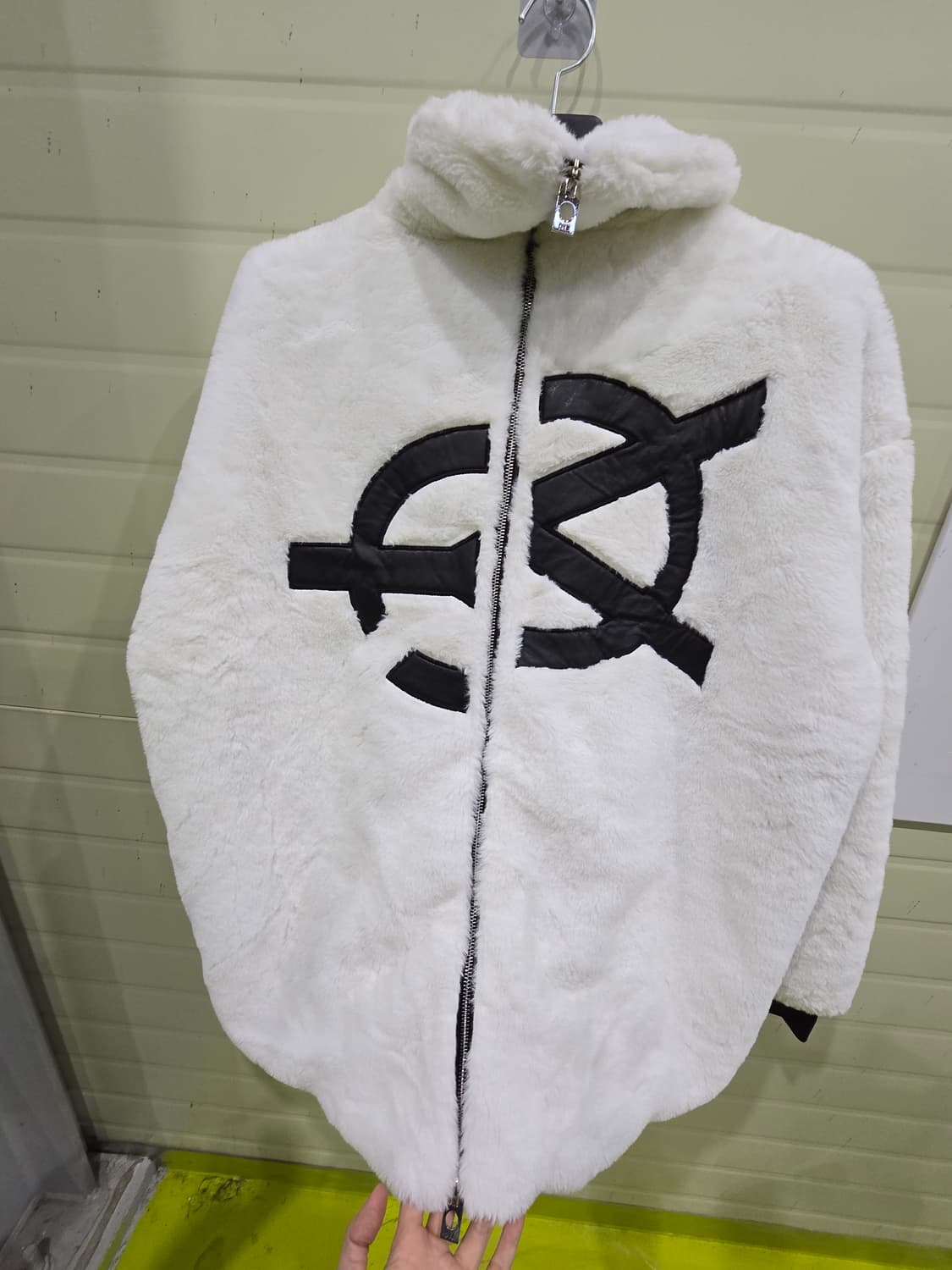 유니크한 화이트 퍼 자켓 상품이미지6