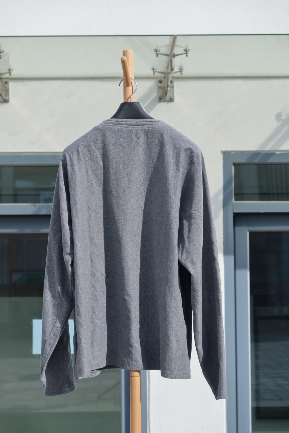 넥 버튼 디테일 그레이 롱슬리브 상품이미지3