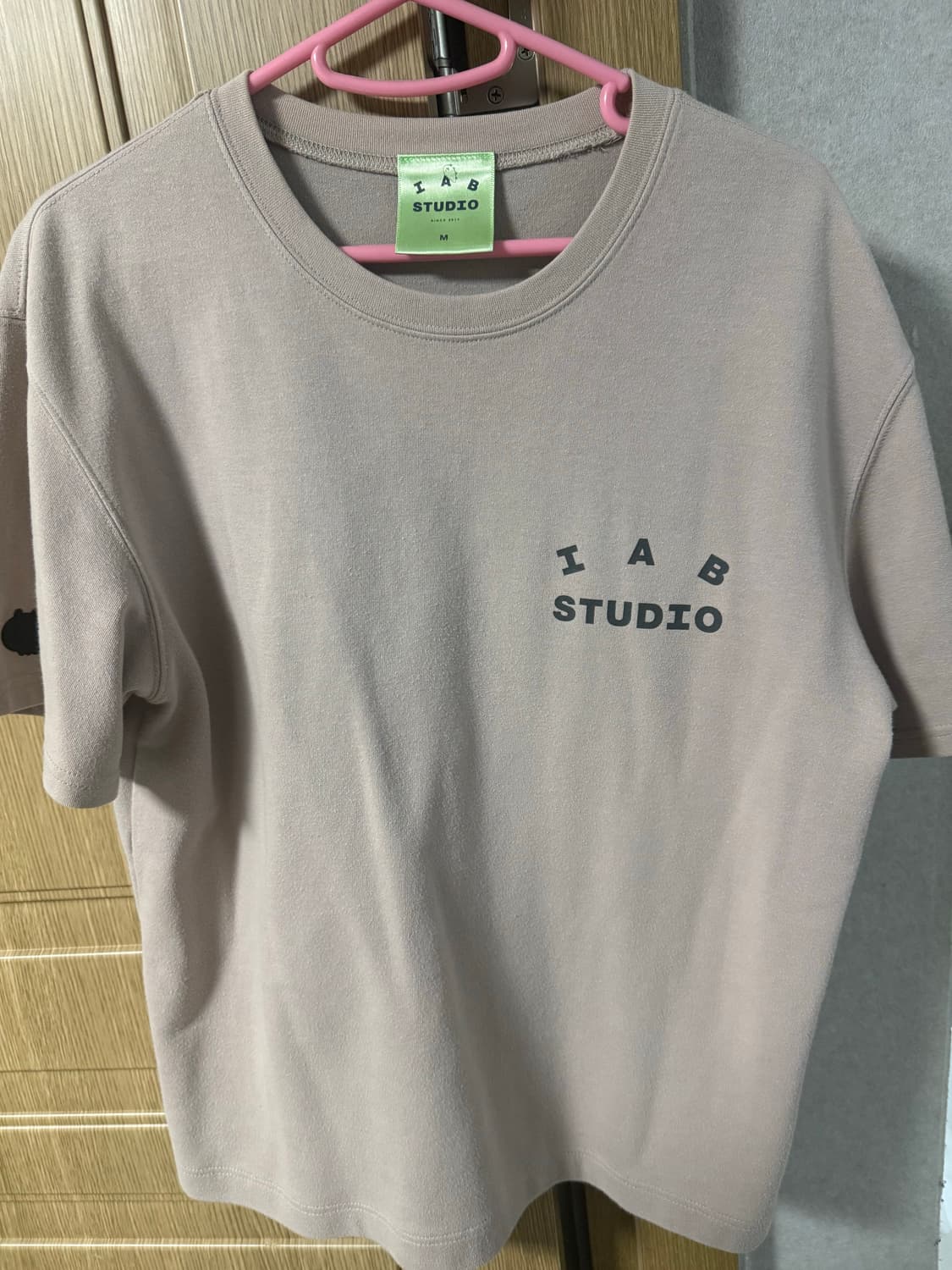 아이앱 니니즈 반팔 m사이즈 판매합니다 상품이미지1