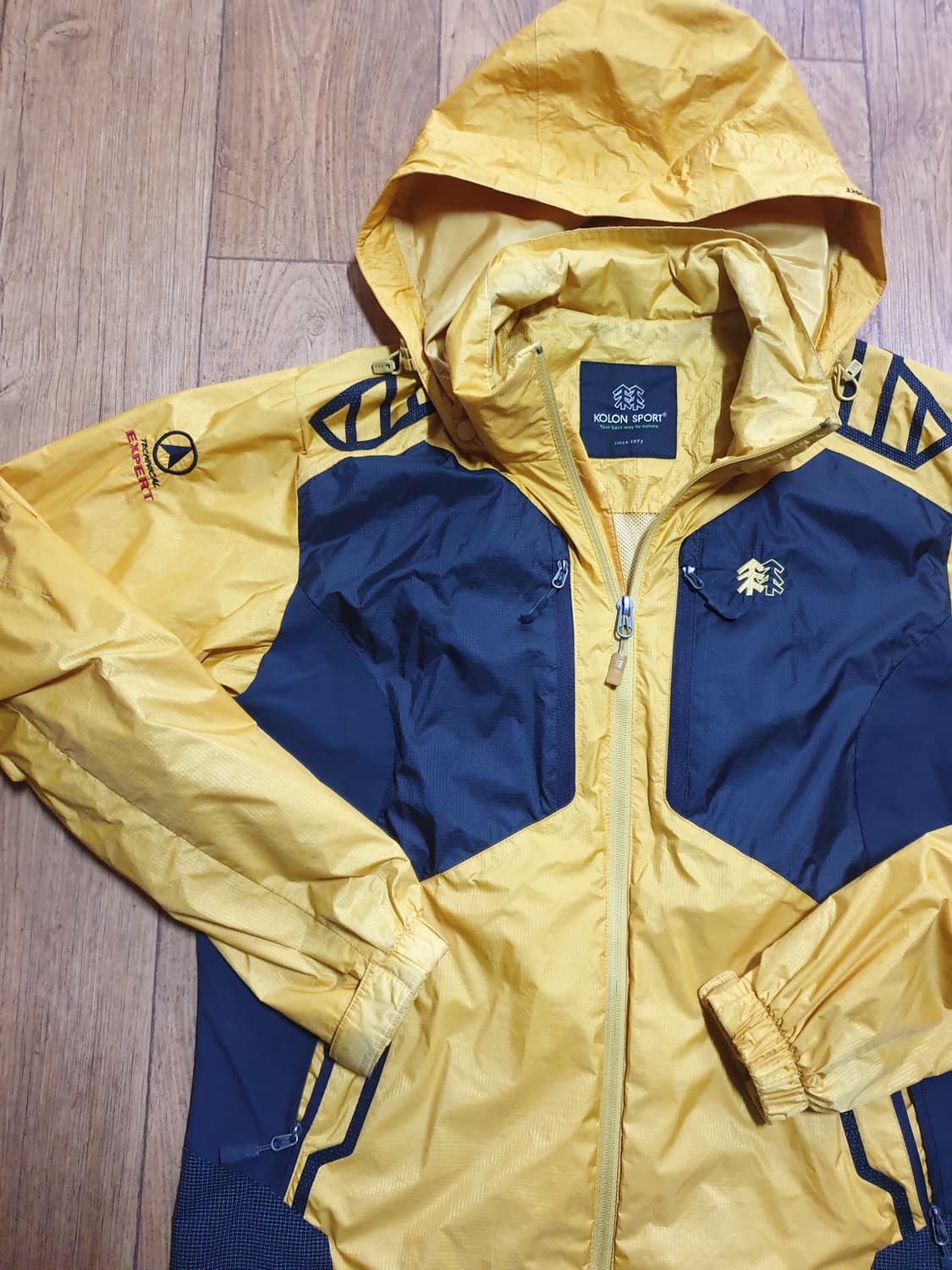 1119 코오롱 아웃도어 바람막이 95사이즈입니다 상품이미지4