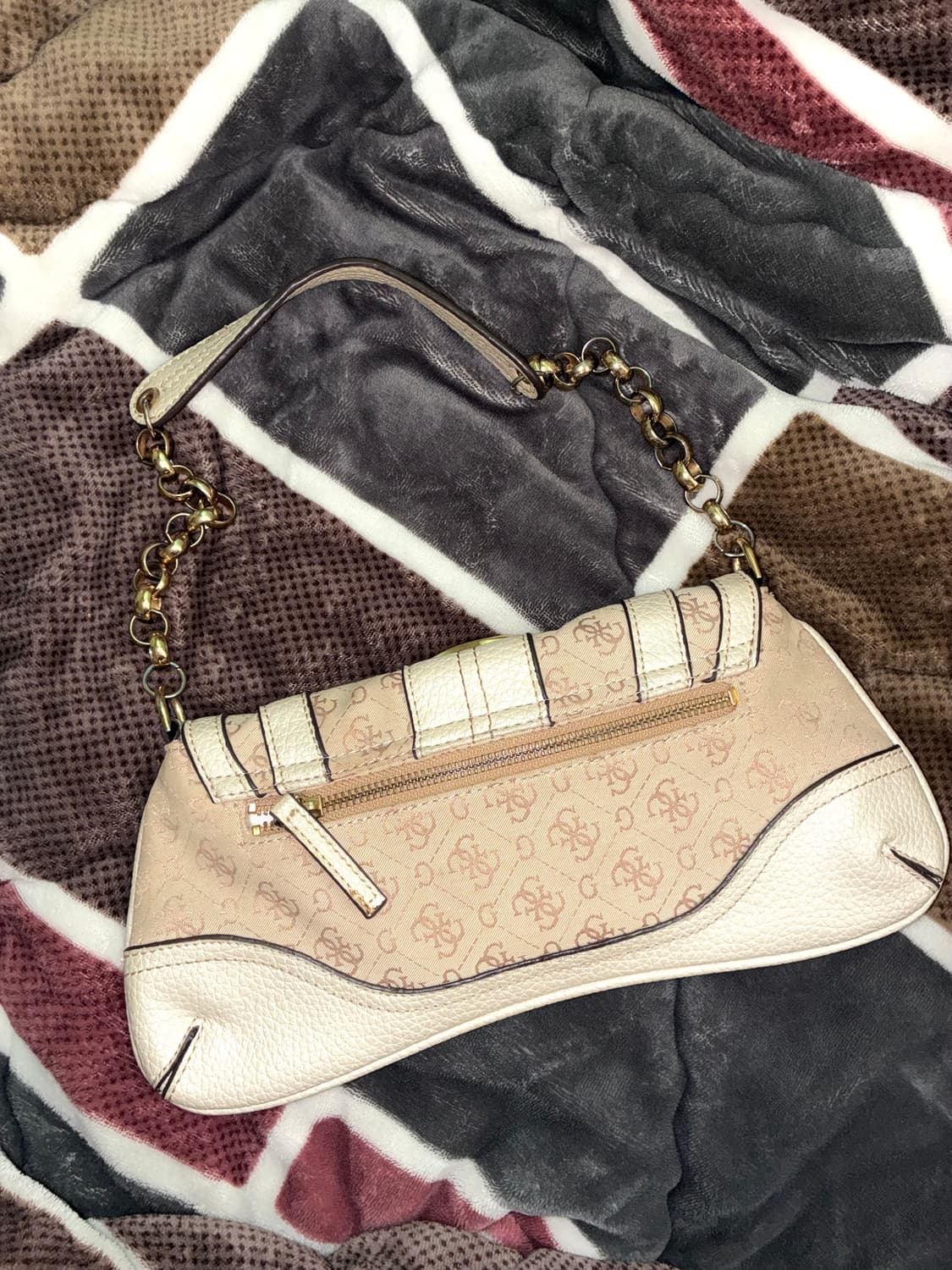 마이클코어스 베이지 금장 오네갸루 숄더백 (착샷o) 상품이미지2