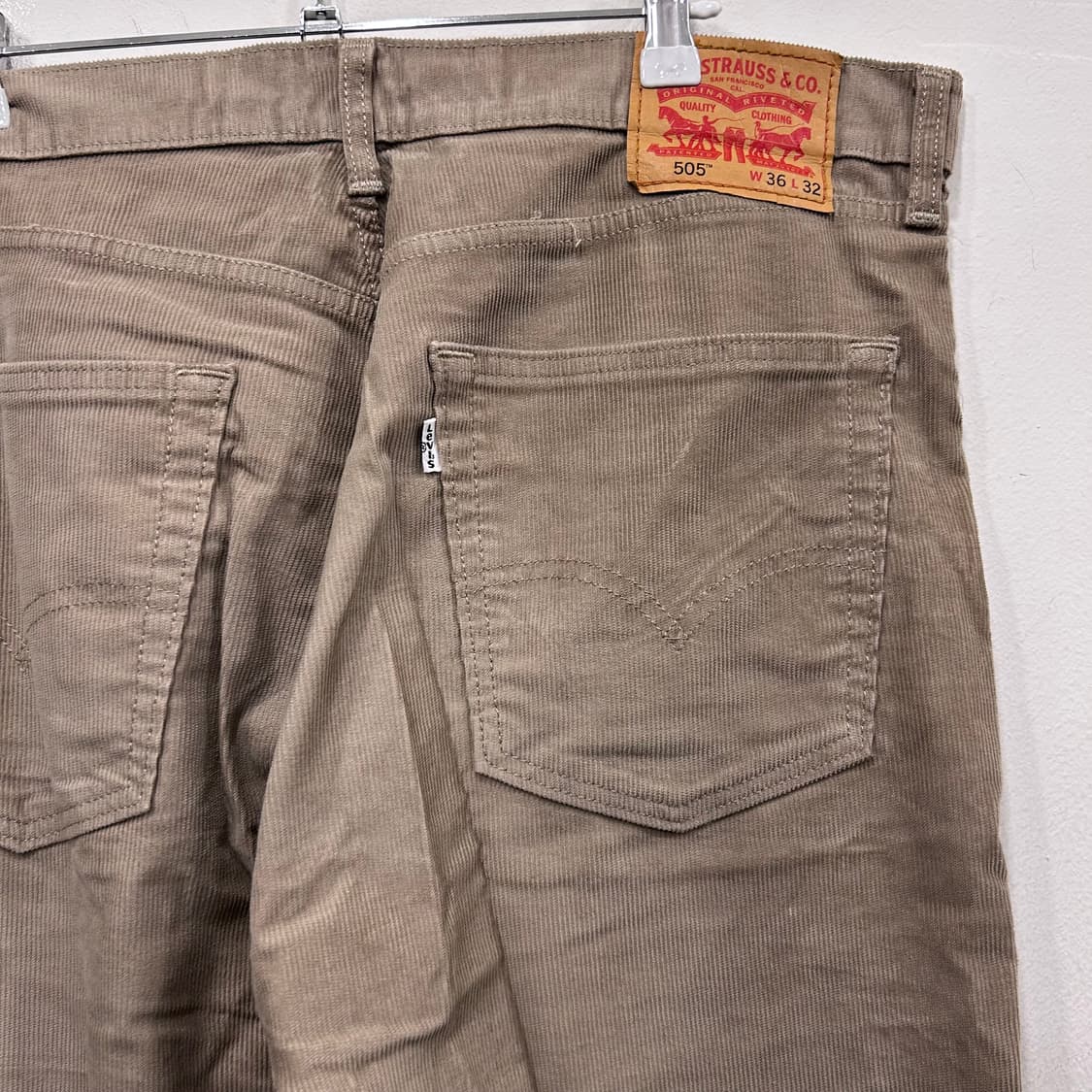 리바이스 505 레귤러핏 코듀로이 워크팬츠 상품이미지1