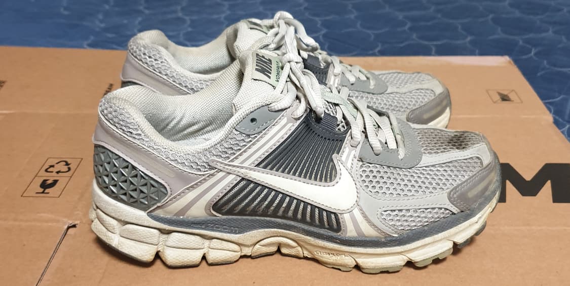 나이키 줌 보메로5  코블스톤 (235) 상품이미지2