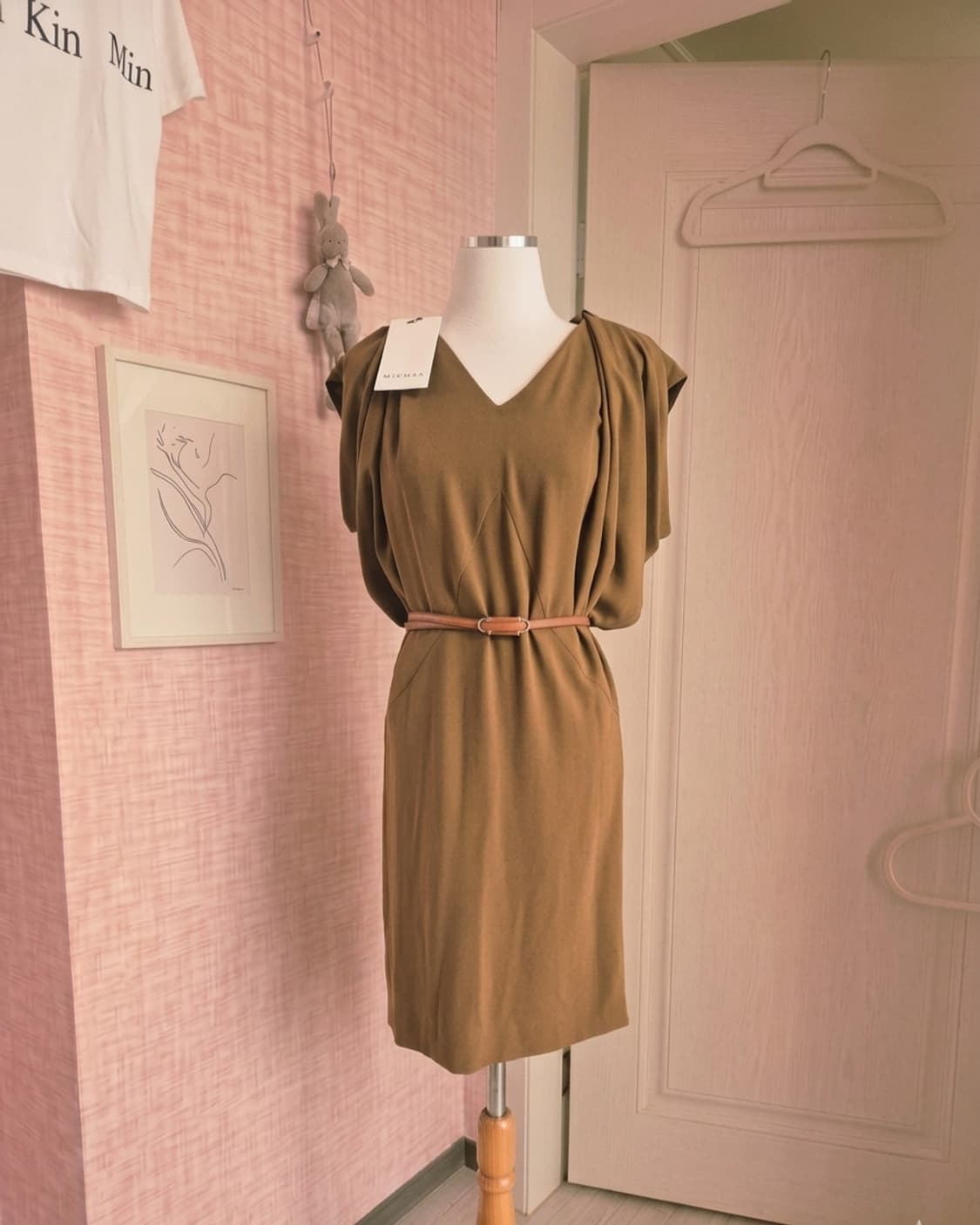 [새상품] 미샤(MICHAA) 드레이프 실루엣 원피스 (85/55사이즈) 상품이미지7