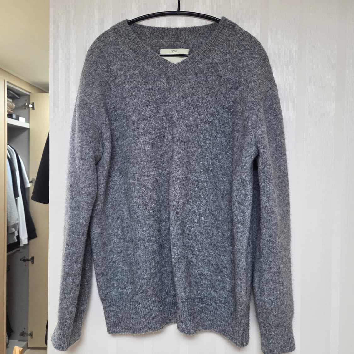 포터리 베이비 알파카 울 브이넥 니트 차콜 그레이2 상품이미지3