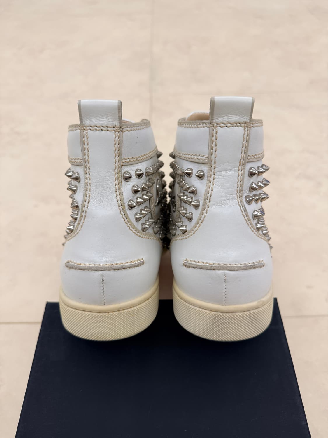 [42반] 2회착 크리스찬루부탱 스터드 하이탑 화이트 초기모델 상품이미지6