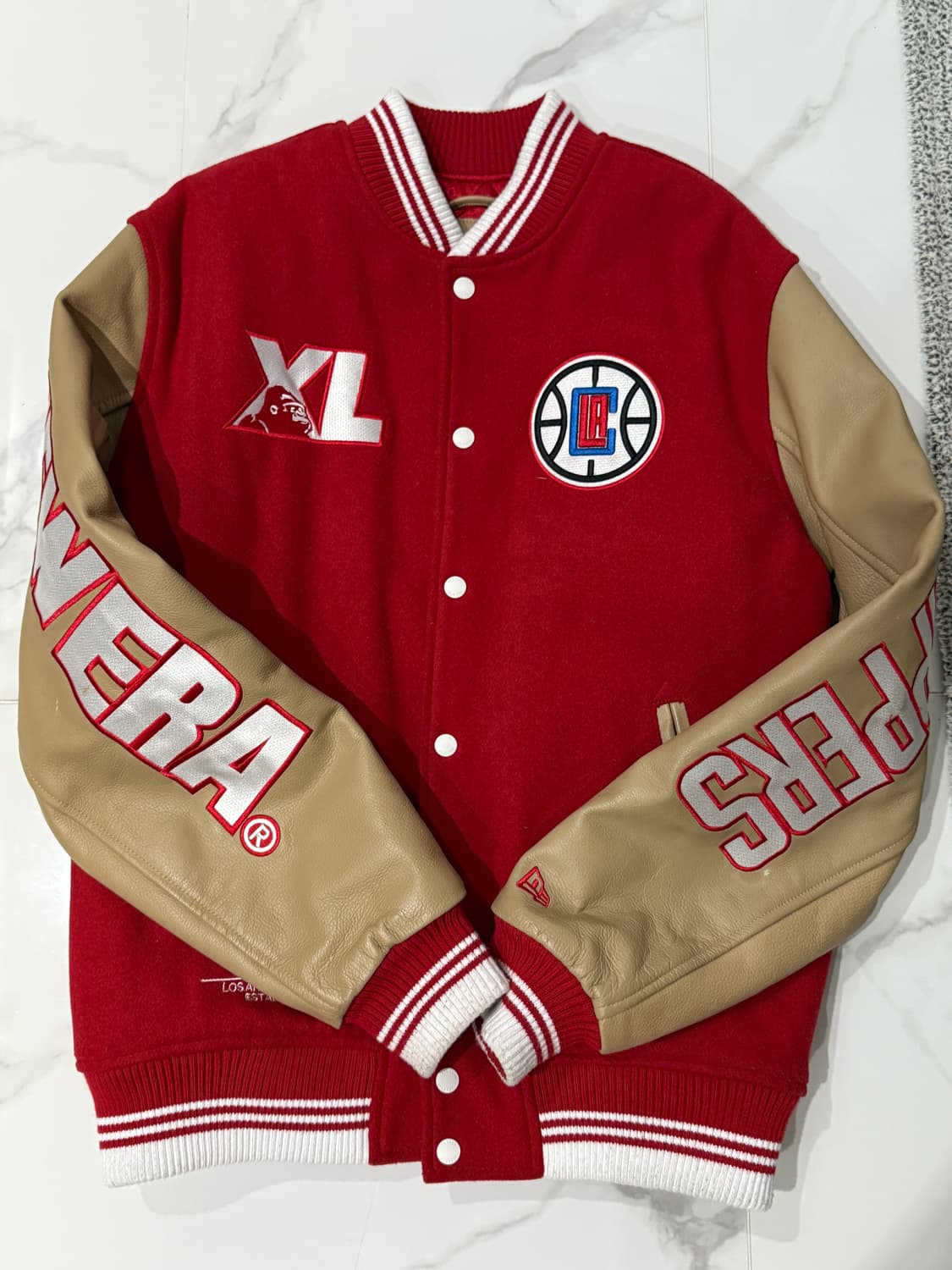 뉴에라 엑스라지 LA 클리퍼스 스타디움 자켓 바시티 레드  상품이미지1