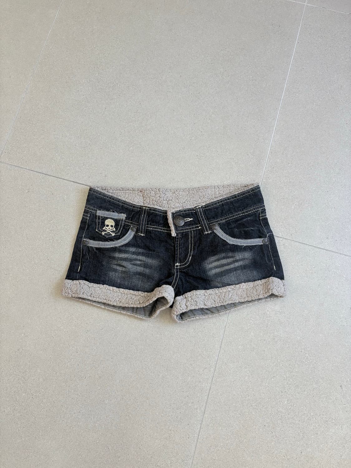 스컬 퍼 데님 숏츠 상품이미지1