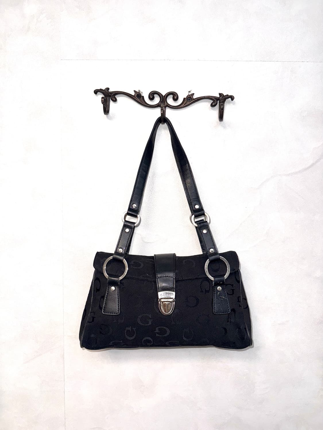 Guess black logo buckle shoulder bag 상품이미지1