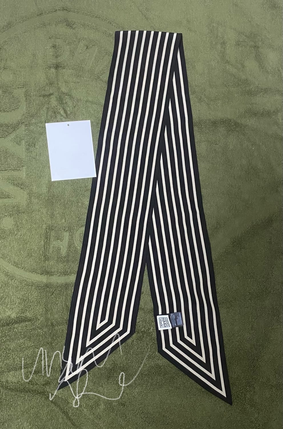 토템 시그니처 모노그램 실크 리본 스카프 블랙 상품이미지2