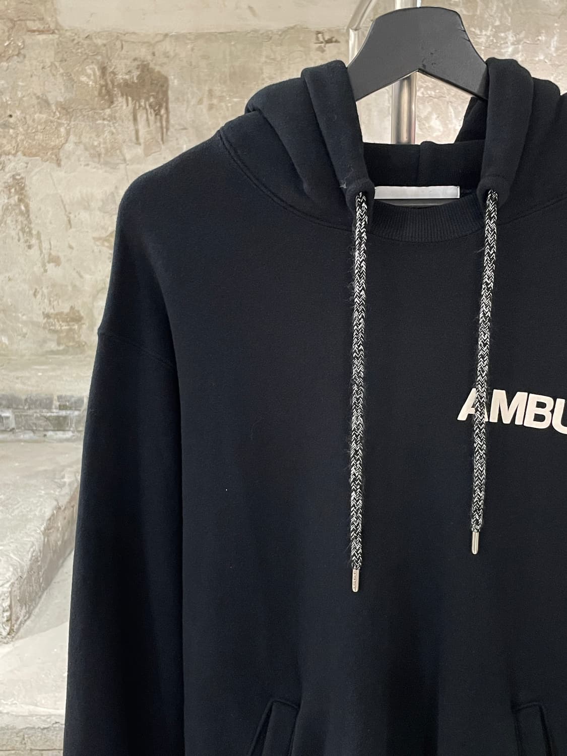 엠부쉬 18F/W 블랙 로고 후디 상품이미지2