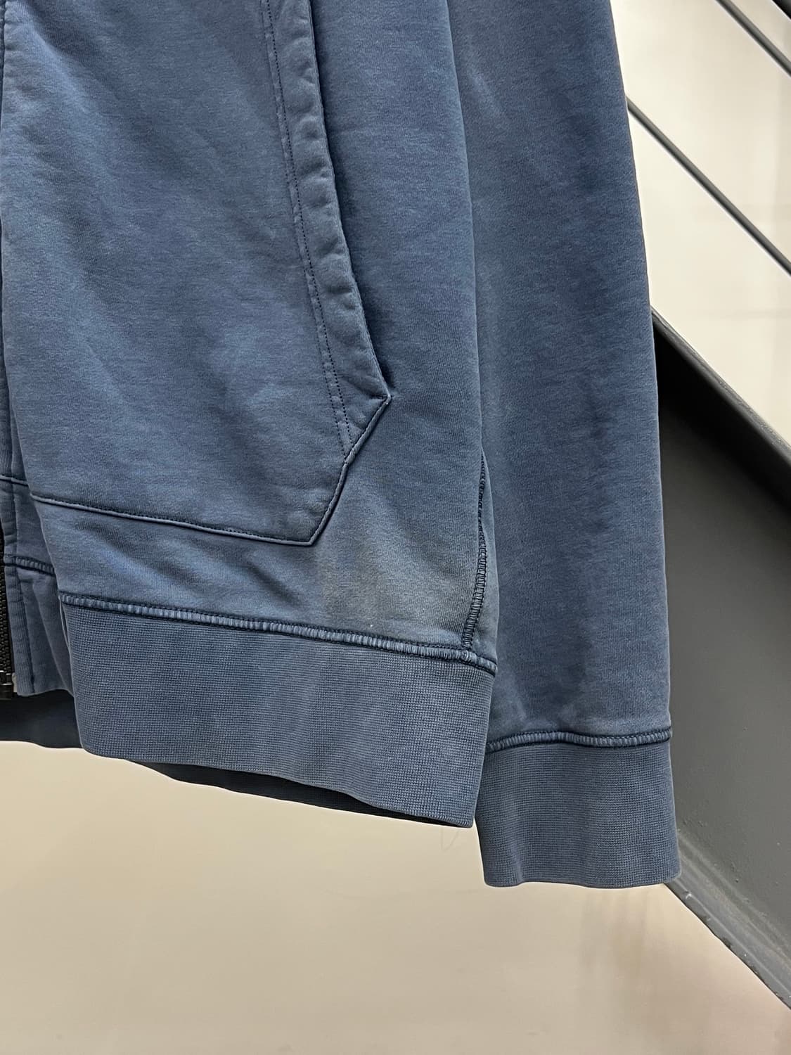 스톤아일랜드 와펜 애쉬블루 후드집업 상품이미지5