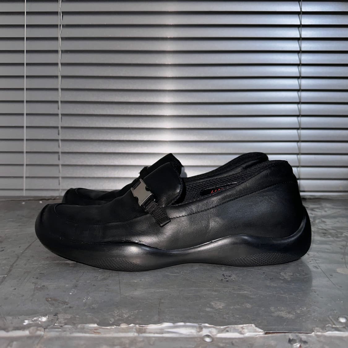 00s 레어 블랙 프라다 스포츠 버클 로퍼 상품이미지3