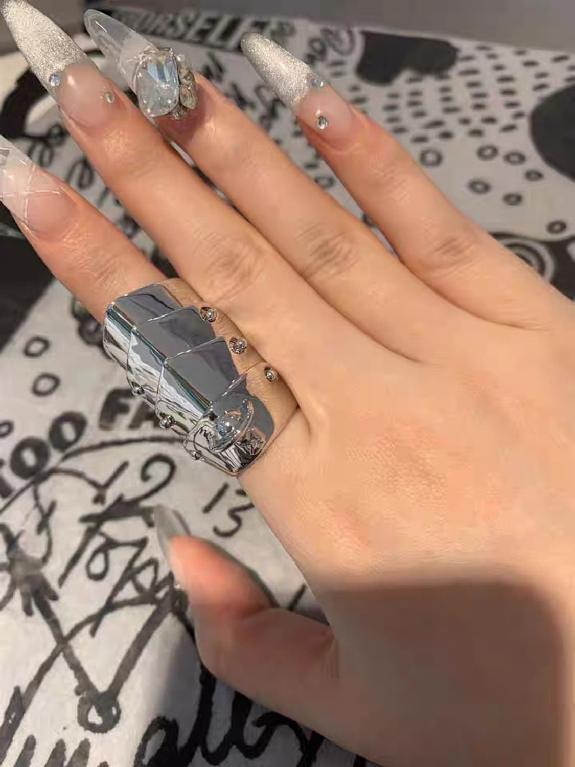 Vivienne Westwood 아머 실버 관절 반지 상품이미지3