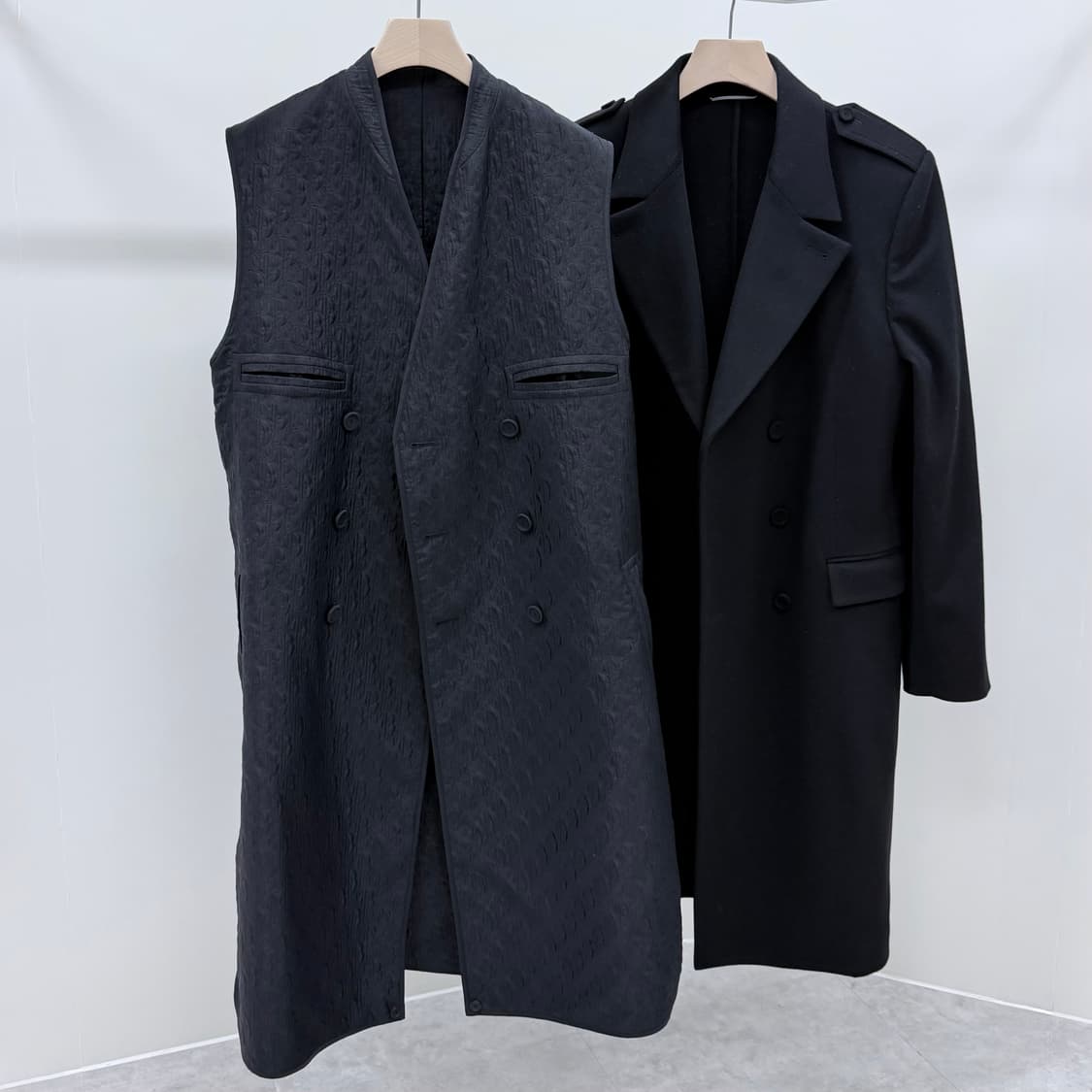 [S+급/50] 디올 런웨이 컬렉션 시그니처 코트 블랙 상품이미지2