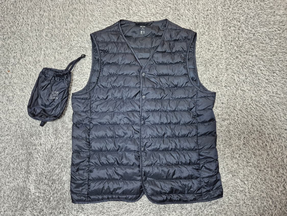 유니클로 여성 경량 다운 패딩 조끼 M 상품이미지1