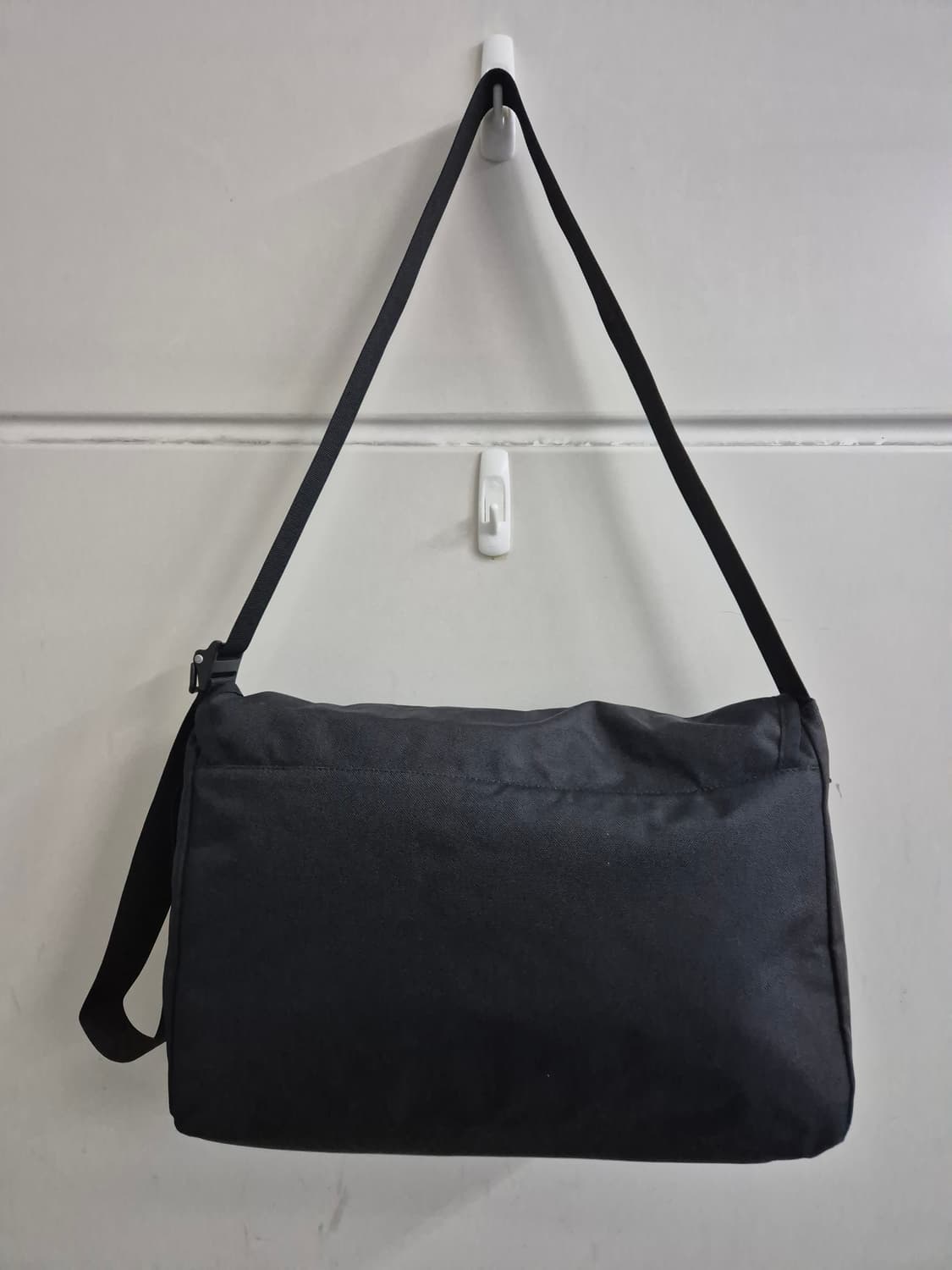 뉴발란스 블랙 메신저백 상품이미지4