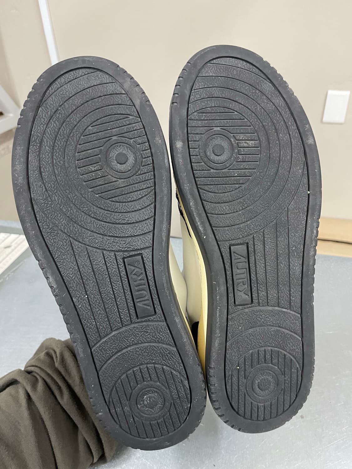 오트리 메달리스트 로우 블랙 40 상품이미지6