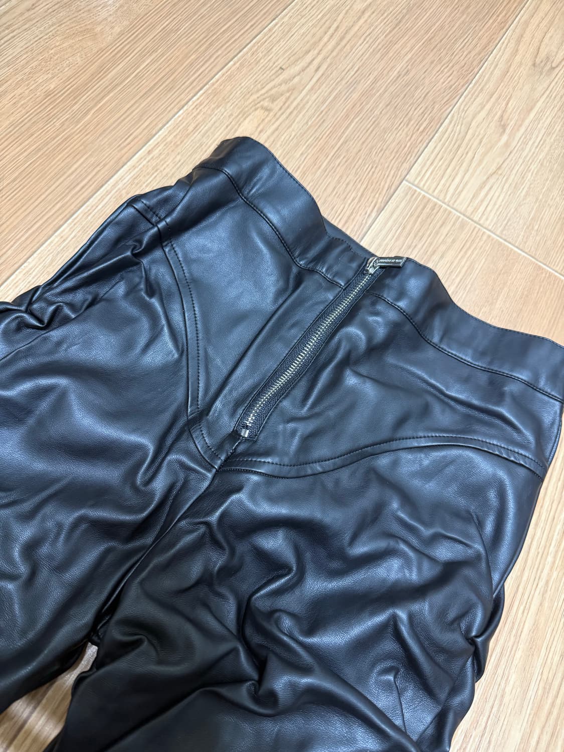 Manière De Voir 하이웨스트 레더 셔링팬츠 상품이미지3