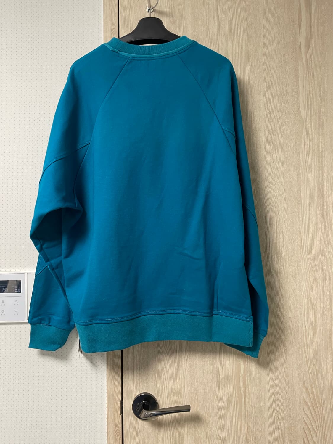 타임옴므 터콰이즈 색상 맨투맨, 105사이즈 택달린새상품 상품이미지3