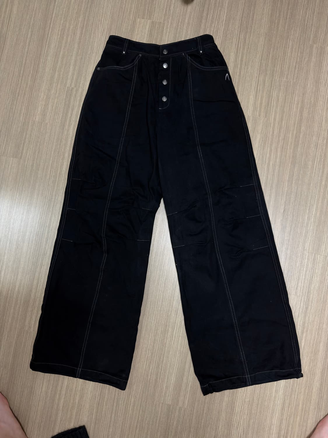 아캄 Knee Pin-tuck Studded Cotton Pants 상품이미지1