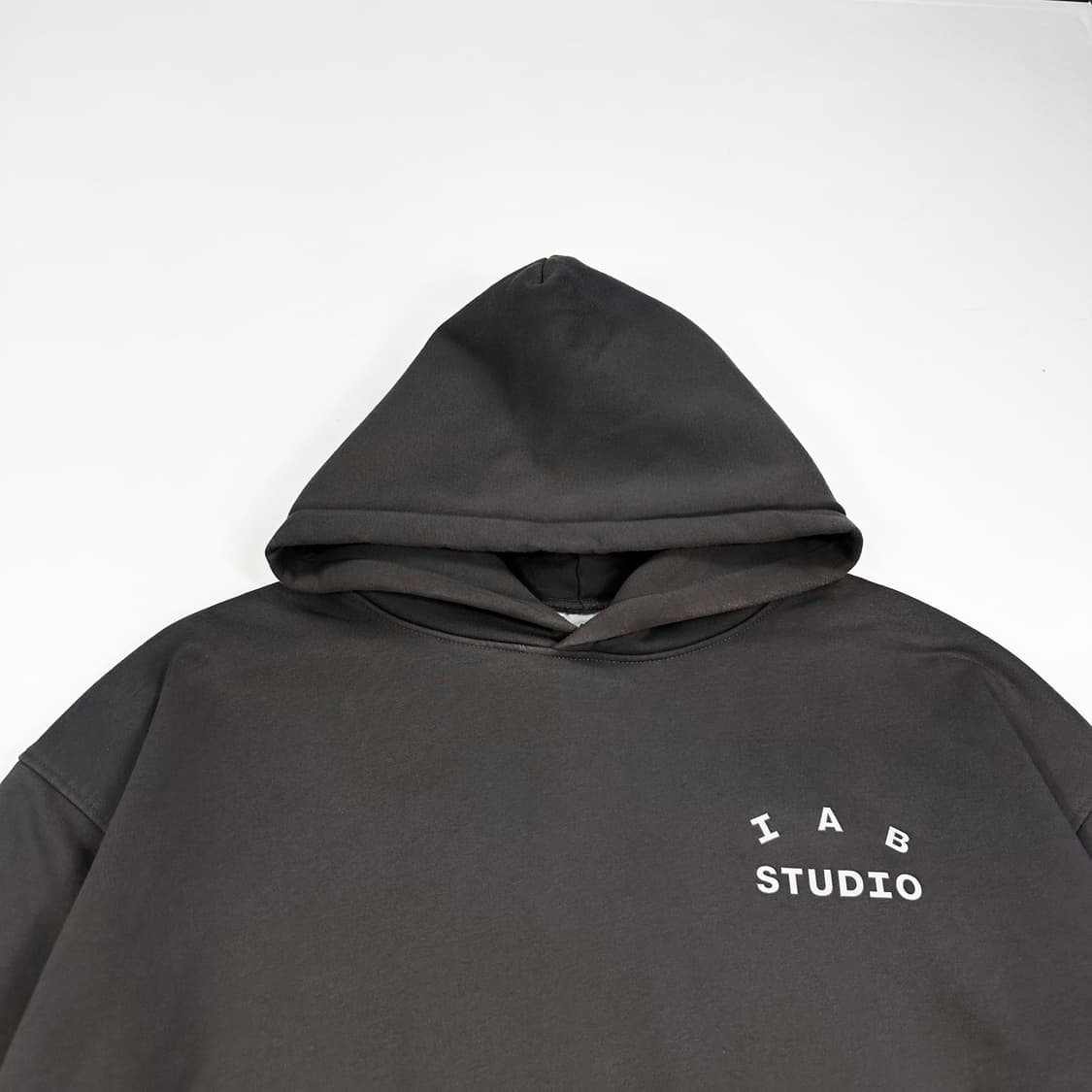 아이앱스튜디오 백로고 차콜 후드티 (XXL) 상품이미지1