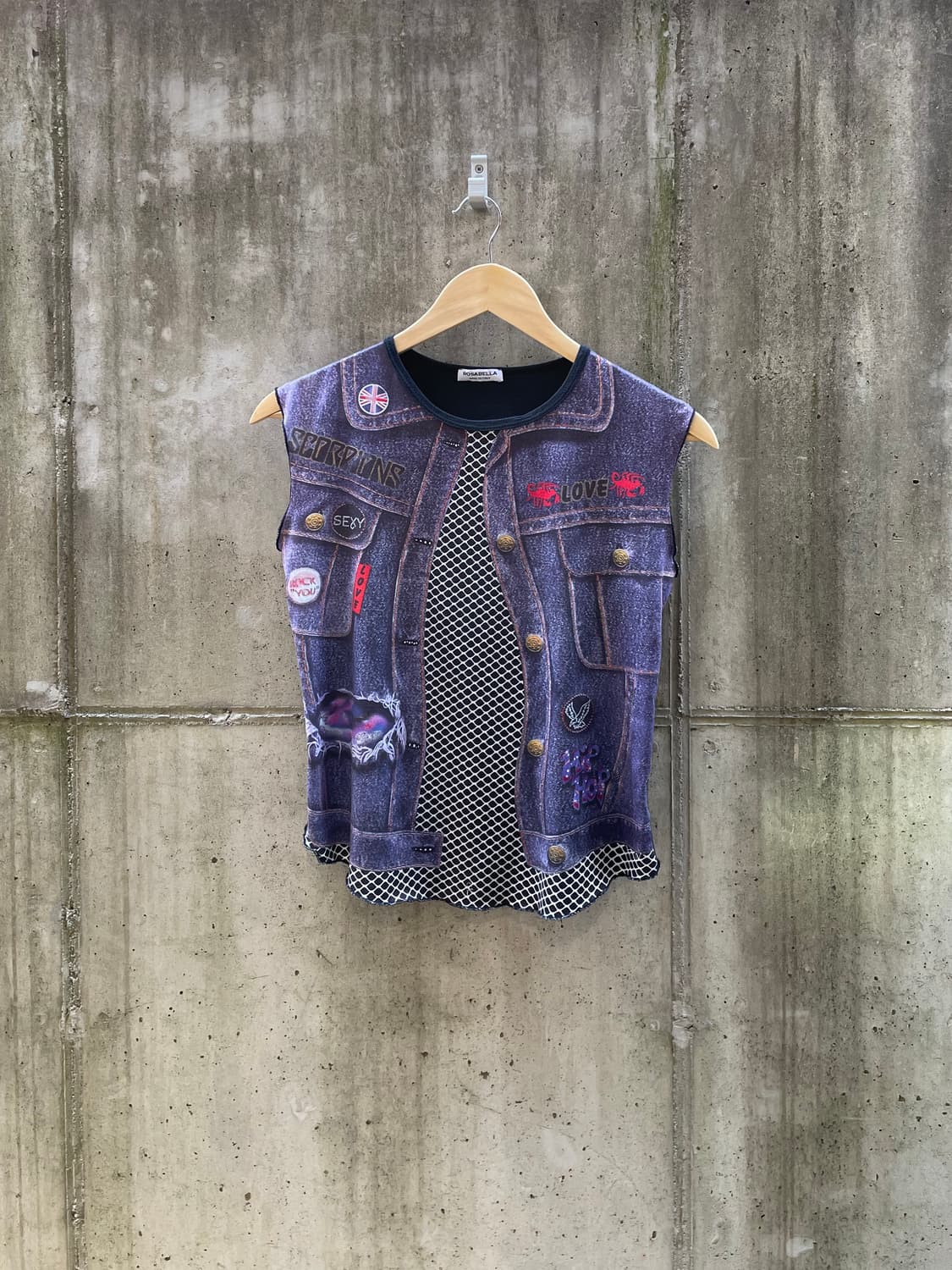 Rosabella 그래픽 슬리브리스 탑 상품이미지1