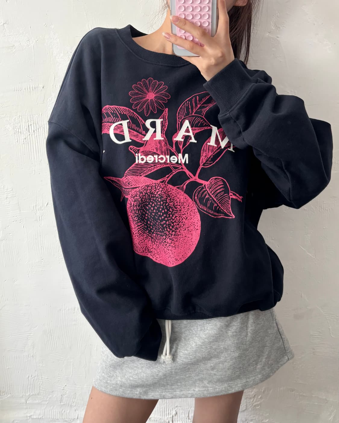 Mardi Mercredi 마르디 메르크디 네이비컬러 플라워로고 맨투맨 상품이미지1