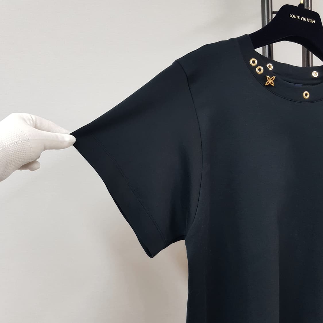 루이비통 여성 사이드 스트랩 티셔츠 1A4PFC 상품이미지3