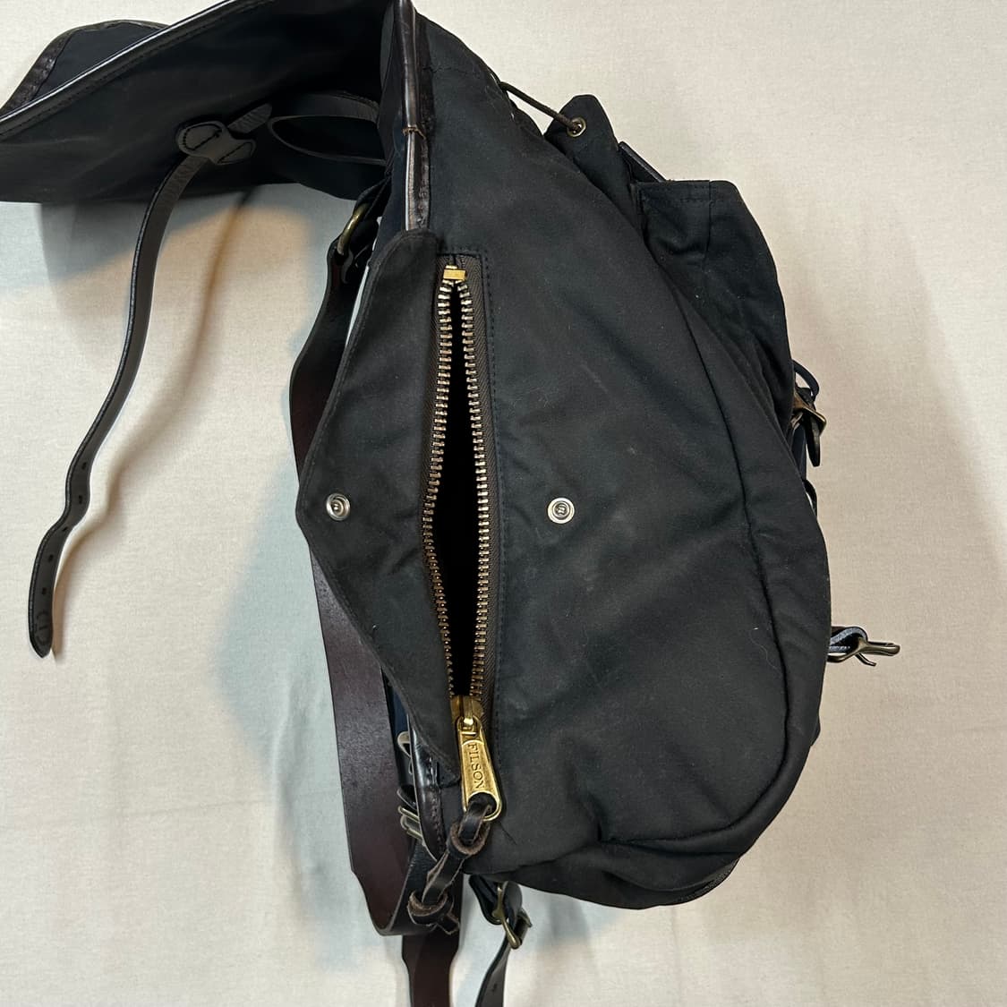필슨(Filson) 70017 틴 크로스 가죽 스트랩 백팩 상품이미지5