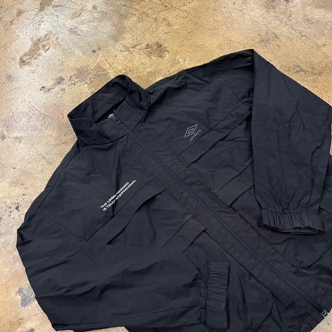 [정품/L] 엄브로 블랙 바람막이 자켓 b16 상품이미지1