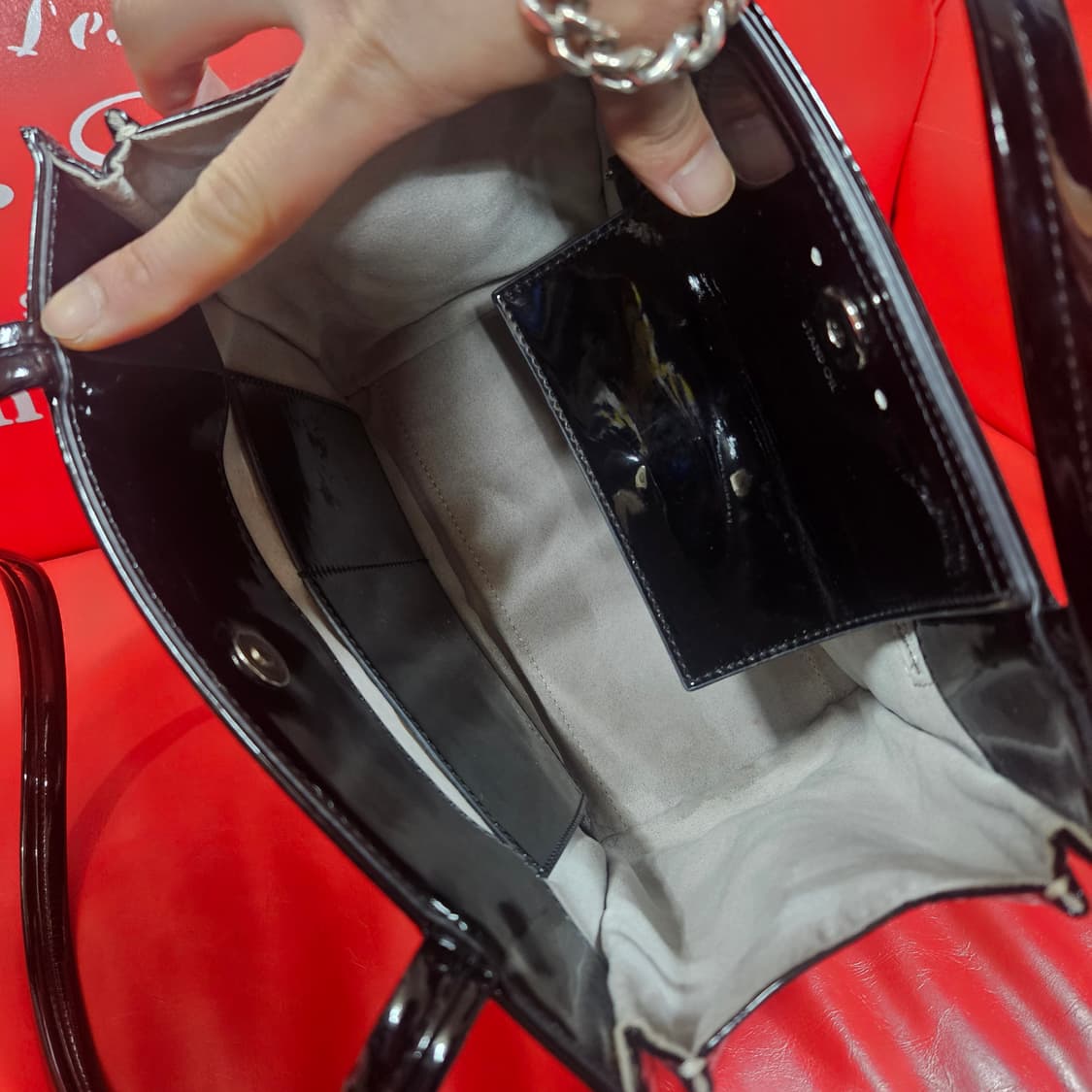 스탠드오일 오블롱백 에나멜 숄더백
24 20 13size  상품이미지5