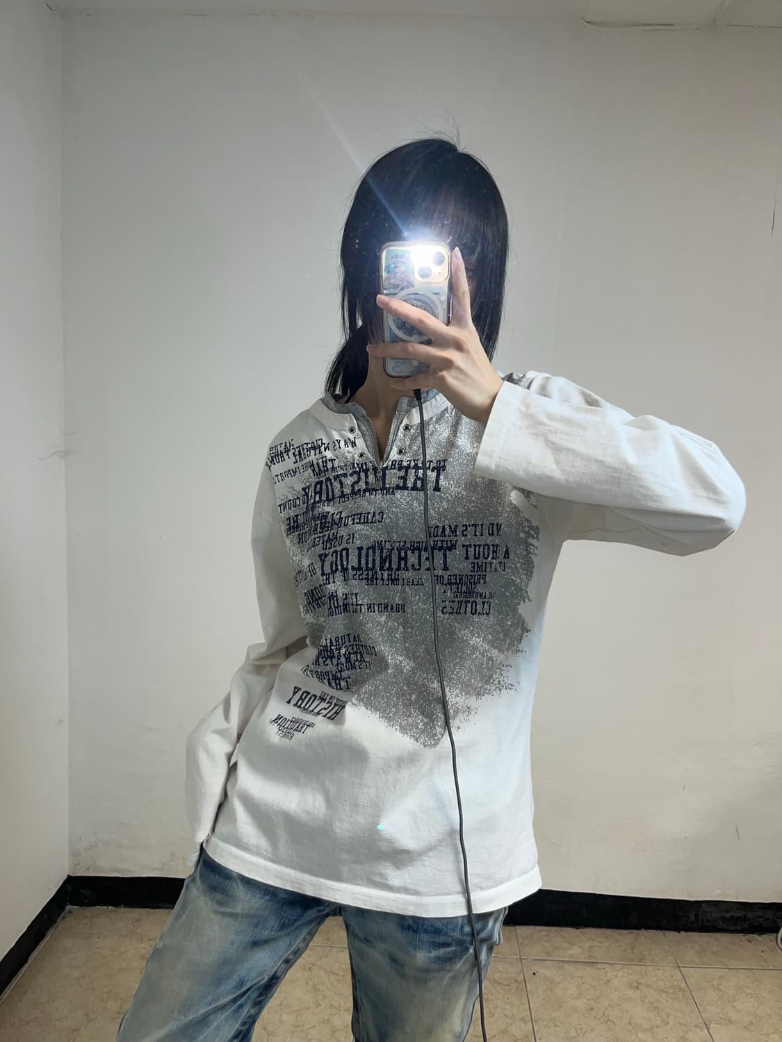 Y2K 그런지 그래픽 헨리넥 롱슬리브 상품이미지1