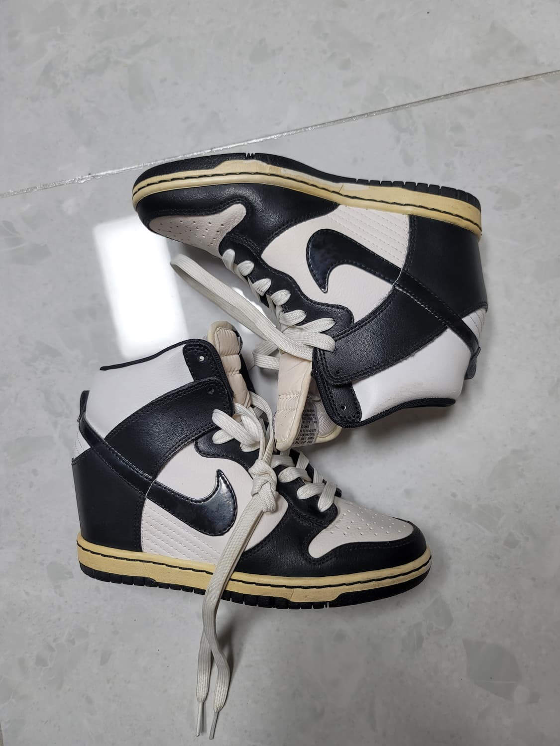 나이키 범고래 하이 220사이즈 새제품급이나 중창변색있음 
 상품이미지1