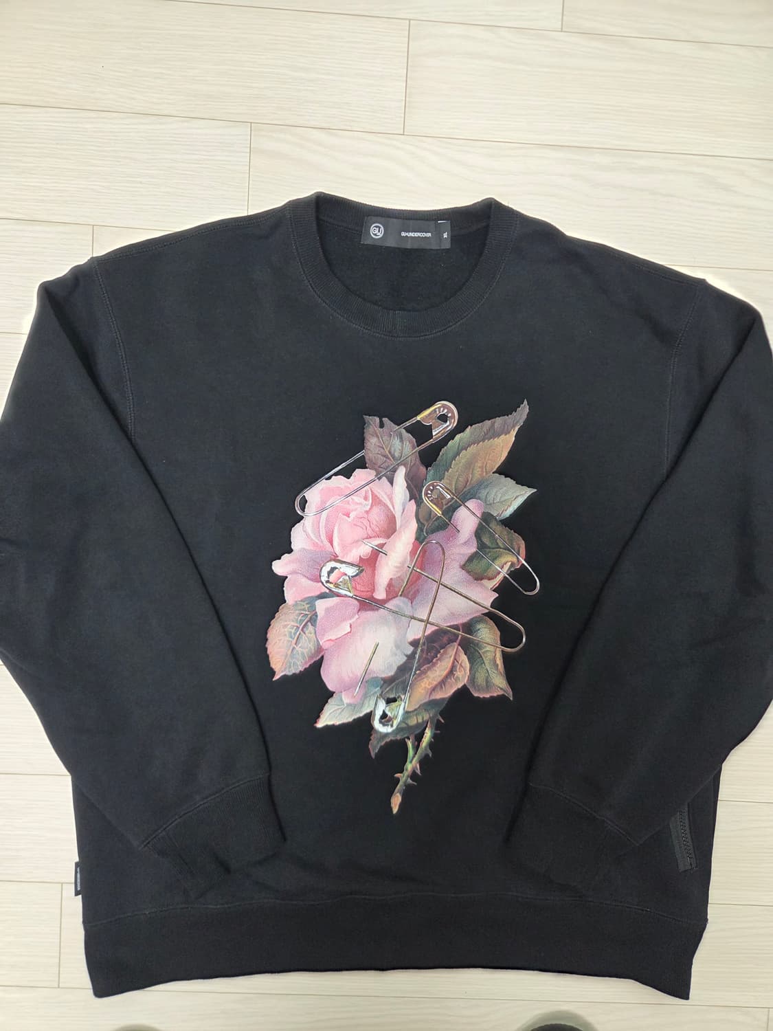 GUx언더커버 로즈 핀치 스웻셔츠 상품이미지3