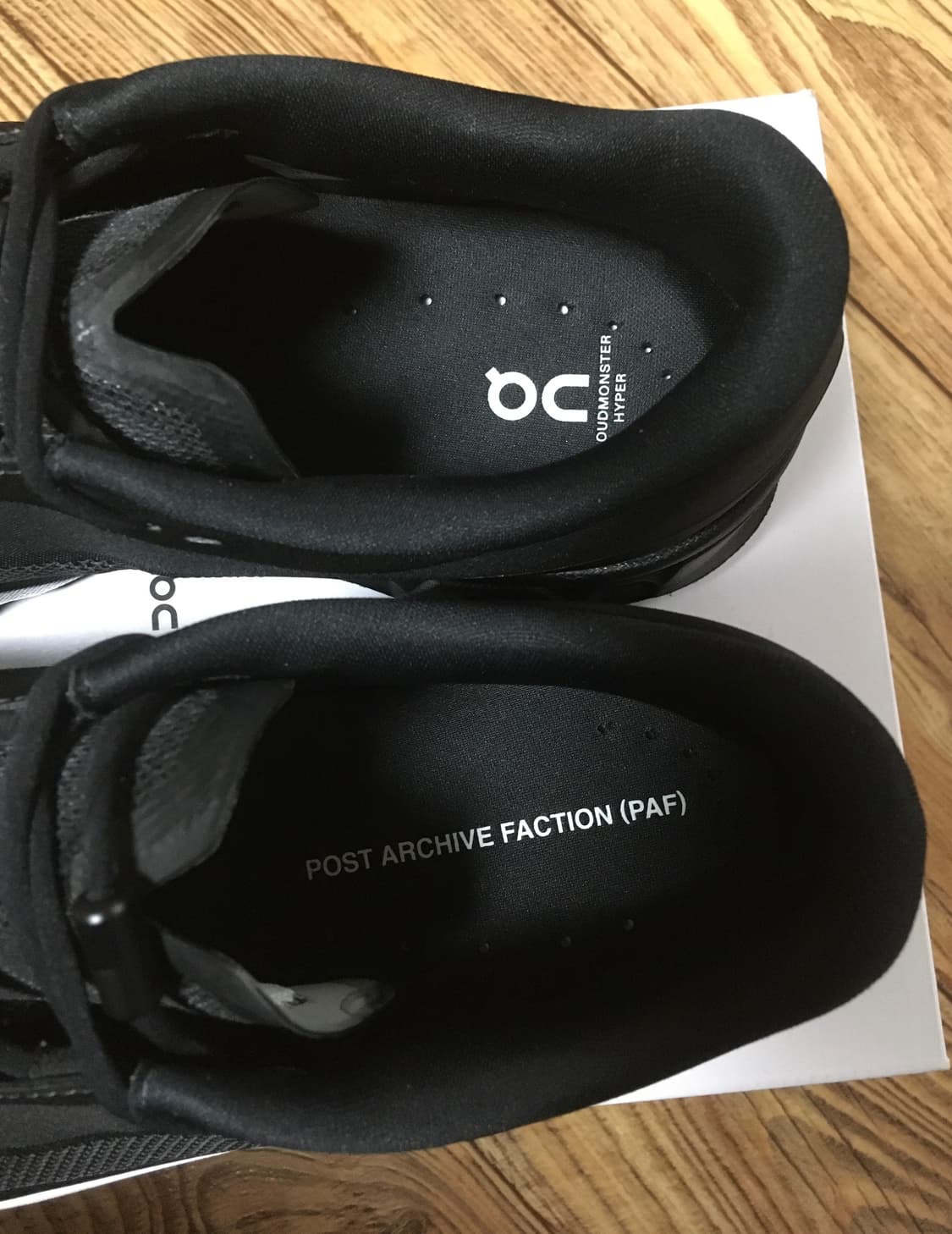 온러닝 파프 클라우드몬스터 하이퍼 블랙 판매합니다 상품이미지3