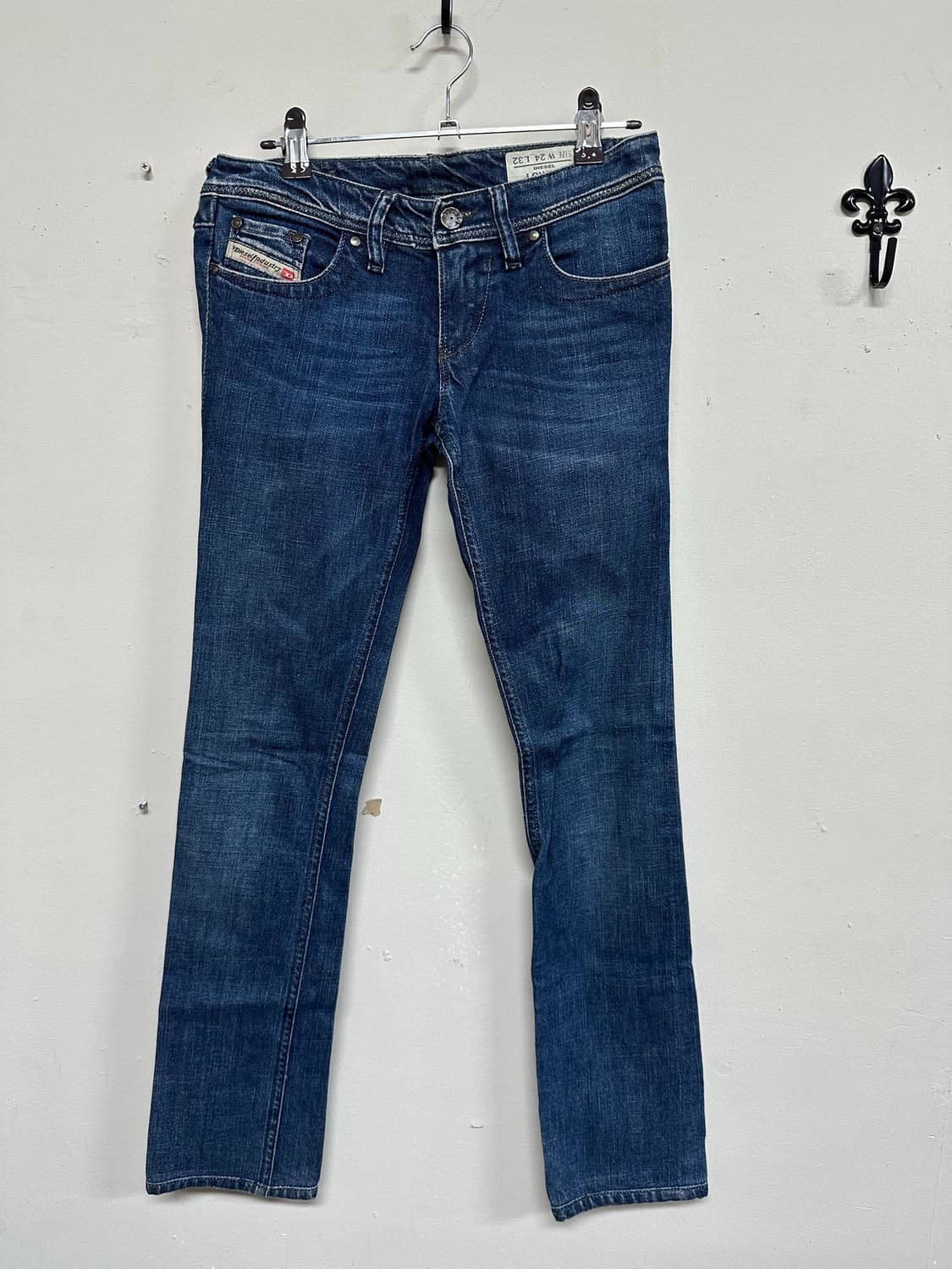 디젤 LOWKY 008WH STRETCH 데님팬츠 상품이미지1